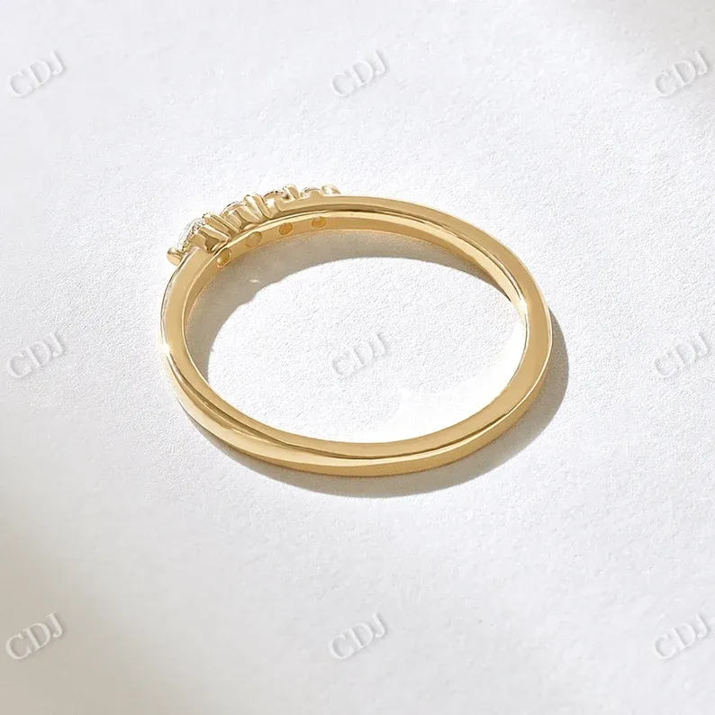 0.13CTW Ascending Round Diamond Wedding Band