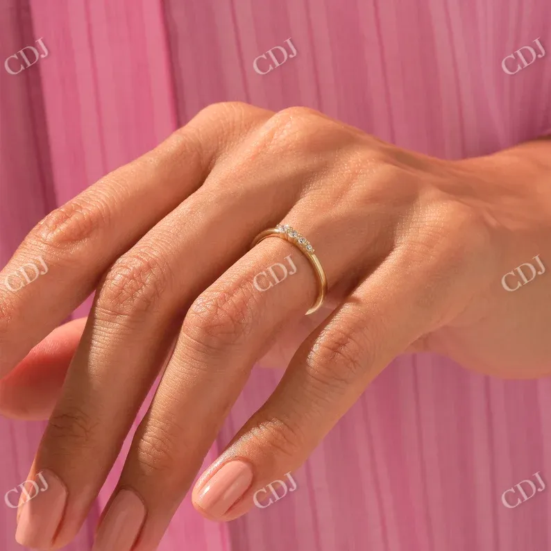 0.13CTW Ascending Round Diamond Wedding Band